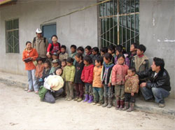 Sanshihu village schoolchildren and DORS staff